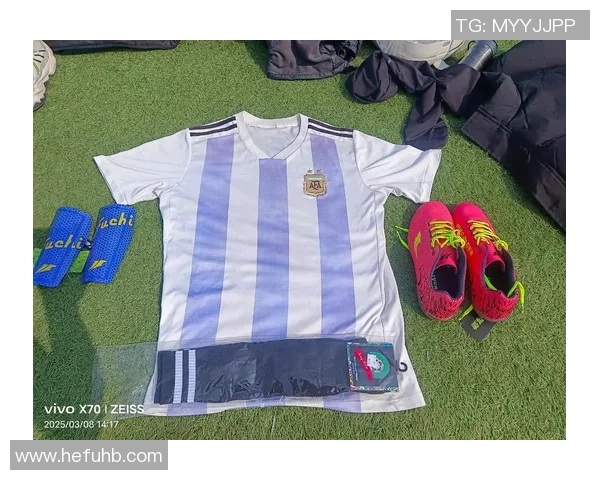 背影定格绿茵英雄风采凝聚足球巨星独特魅力瞬间 背影定格绿茵英雄风采凝聚足球巨星独特魅力瞬间